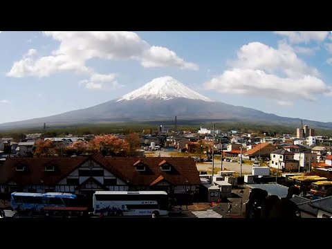 山梨縣-富士山河口湖駅前,可看到富士山